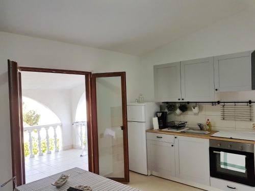 Η κουζίνα ή μικρή κουζίνα στο Apartments Vila Leona