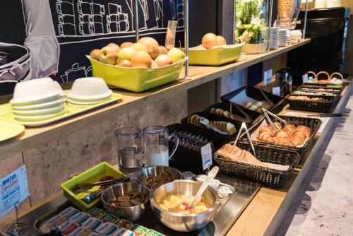 Makanan di atau berdekatan hotel