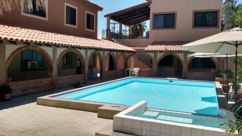Bazén v ubytování Loreto Playa Boutique Hotel nebo v jeho okolí