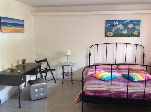 a bedroom with a bed with a desk and a desk at Bed & Breakfast La Volpe e L'Uva in Santa Marinella