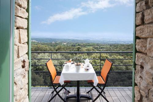 Un balcón o terraza en Hotel Les Bories & Spa