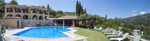 Πισίνα στο ή κοντά στο Villa Birlis