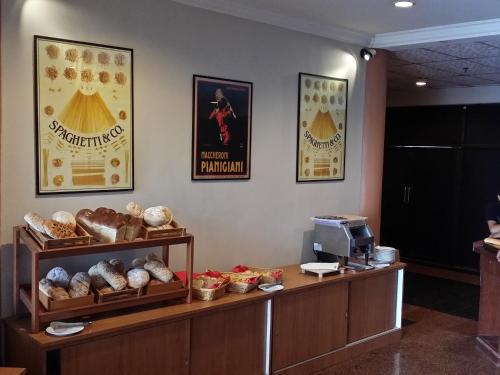 Mâncare la sau în apropiere de acest complex