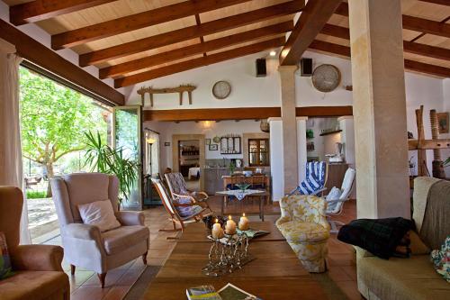 a living room with couches and chairs at Agroturisme Na Martina in Portopetro