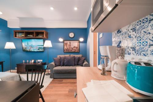 a living room with blue walls and a couch at Revelton Studios Františkovy Lázně in Františkovy Lázně