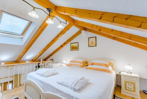 Кровать или кровати в номере Apartment Villa Camellia - Adults Only