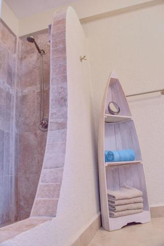 Un baño de SeaScape Roatan