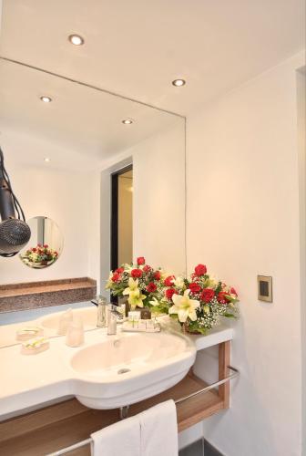 a bathroom with a sink and a mirror at Hotel Eurotel Providencia in Santiago