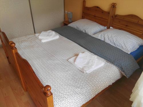 a bed with two white towels on top of it at Apartmani Janjic in Banja Luka