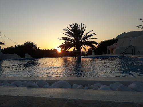 Πισίνα στο ή κοντά στο Villa Faros Luxury Apartments & Suites
