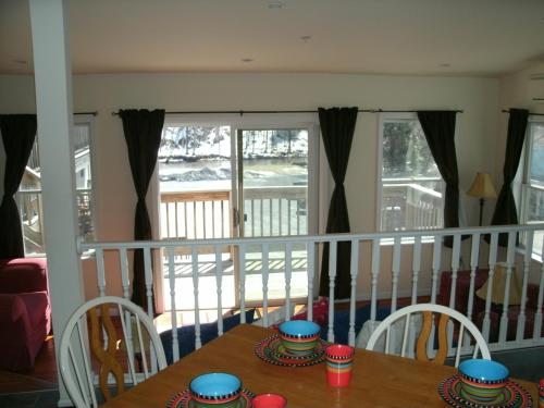 Balkoni atau teres di Townhouse W Private Deck & Mt View