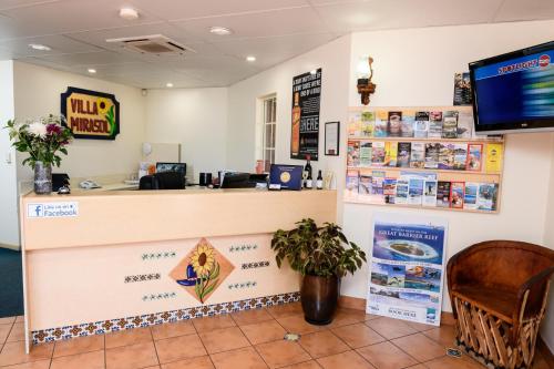 Μια τηλεόραση ή/και κέντρο ψυχαγωγίας στο Villa Mirasol Motor Inn