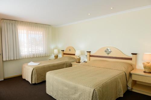 Ένα ή περισσότερα κρεβάτια σε δωμάτιο στο Villa Mirasol Motor Inn