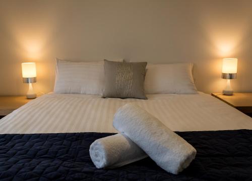 Ένα ή περισσότερα κρεβάτια σε δωμάτιο στο Ulverstone Waterfront Apartments