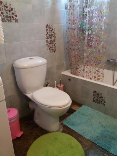 Bilik mandi di Villa Alkyon - Dreamy 3BR, Pool & BBQ next to Varnavas Beach