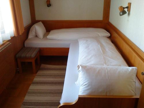 מיטה או מיטות בחדר ב-Ferienwohnung Lisbeth Ambra