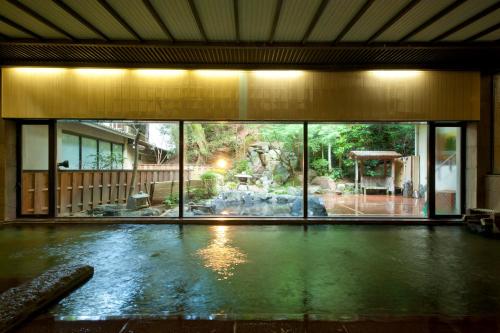 吉田屋 山王閣の敷地内または近くにあるプール