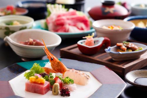 旅館の敷地内または近くでの食事または食べ物