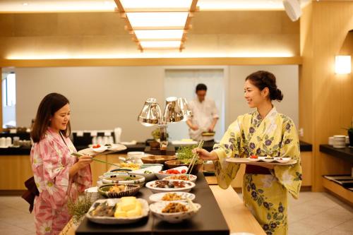 旅館の敷地内または近くでの食事または食べ物