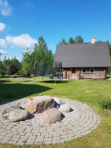 Jardí fora de Augšdzintari
