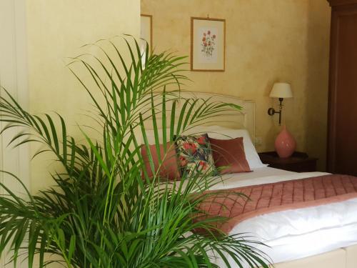 a bedroom with a bed with green plants at I giardini segreti di Villa Marcello Marinelli in Cison di Valmarino