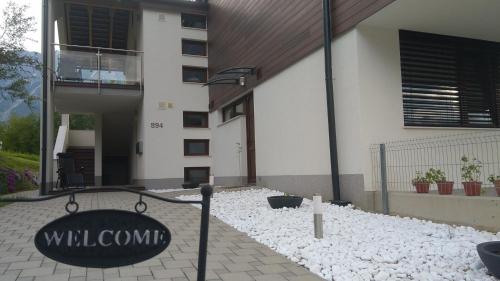 Το κτήριο όπου στεγάζεται  το διαμέρισμα
