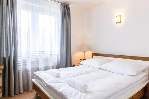 a bedroom with a bed and a large window at udanypobyt Apartament Silver Centrum in Zakopane