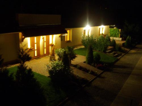 a house at night with lights in the yard at Franciska Portája in Igal