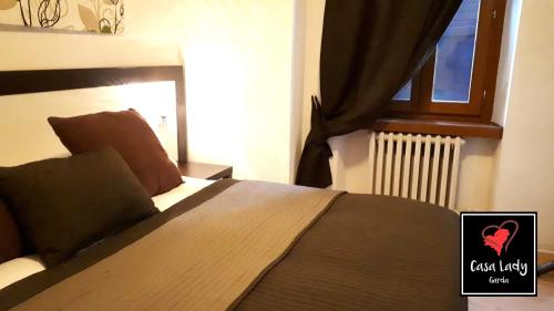 a bedroom with a large bed with a window at Casa Lady in Garda