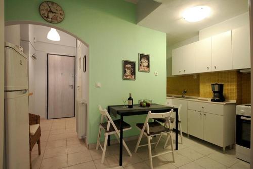 Luxury flat in Kolonaki, 3’ Metro