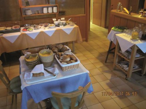 Jídlo v penzionu nebo okolí