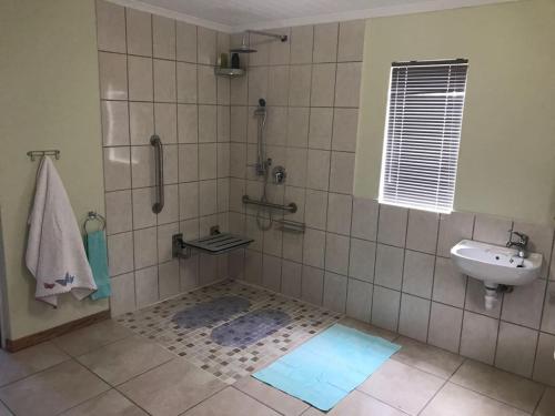 A bathroom at Middelkraal Accommodation