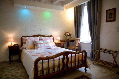 a bedroom with a bed and a window at gite-civray-de-touraine Maison de Denise in Civray-de-Touraine