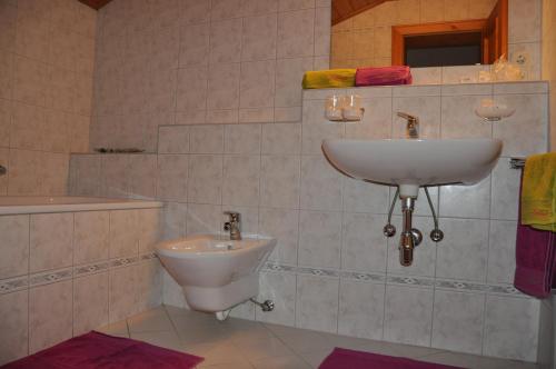Kylpyhuone majoituspaikassa Haus Goldeck