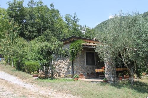 a small stone house on the side of a road at Case Vacanza S. Nicola in Viggianello