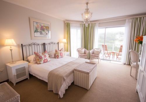 Кровать или кровати в номере Headlands House Guest Lodge