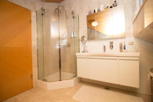 Ванна кімната в Luxury Villa Reykjavík