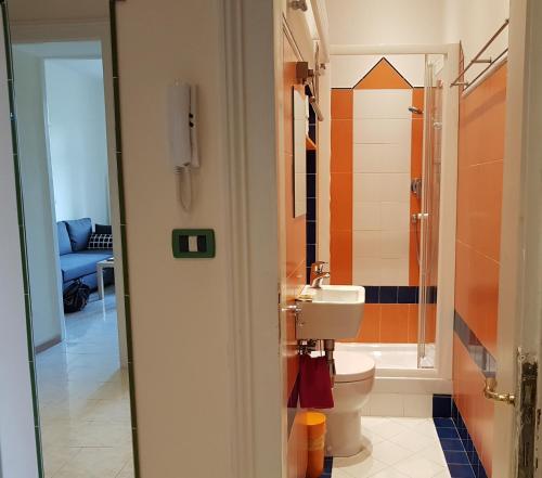 a bathroom with a toilet and a shower at Casa Vacanze All'angolo in Trieste