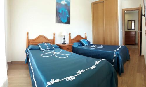 Tempat tidur dalam kamar di Precioso chalet con mar a 50 metros.