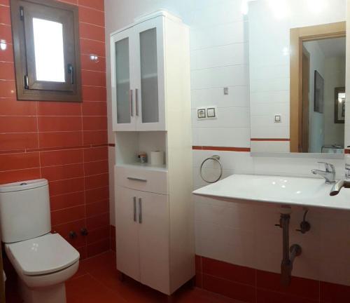 Ванная комната в Precioso chalet con mar a 50 metros.