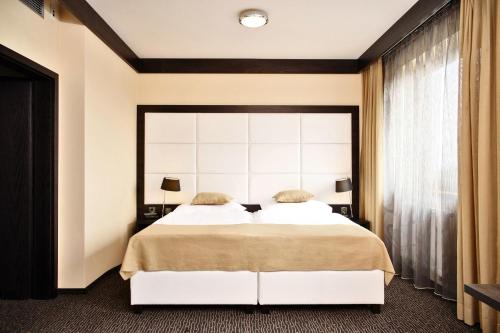 Un pat sau paturi într-o cameră la Hotel Lifestyle