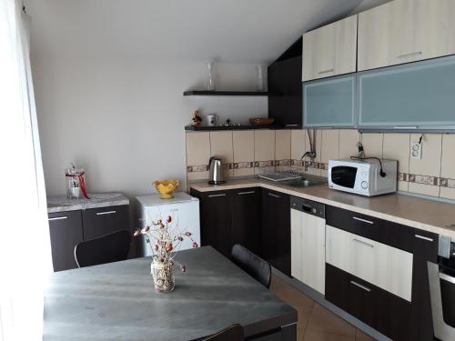 مطبخ أو مطبخ صغير في Apartment Anja