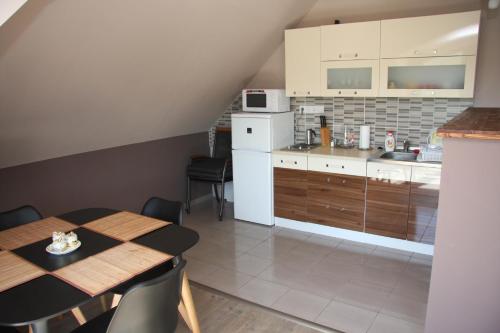 Kuchyň nebo kuchyňský kout v ubytování Villa Maria Apartman
