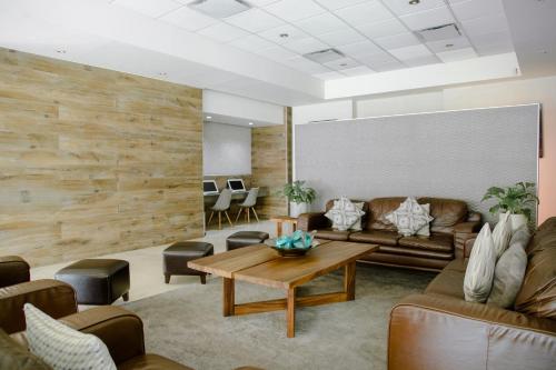 a living room with a couch and a table at Hotel Expo Abastos in Guadalajara