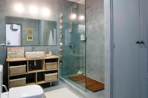 a bathroom with a shower and a toilet and a sink at Beach and the City Apartment in Málaga