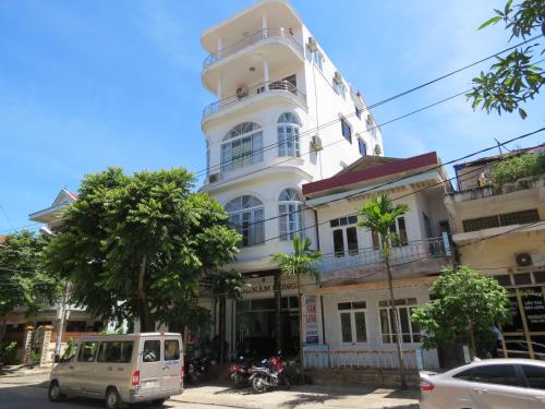 Gallery image of Nam Long Hotel in Dong Hoi