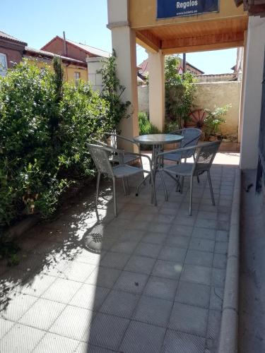 San Andrés del RabanedoにあるBoleta A 5 minutos de León, casa con jardínのギャラリーの写真