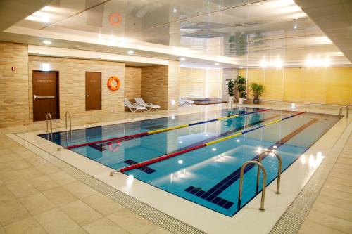 a large swimming pool in a large building at Stanford Hotel Seoul in Seoul