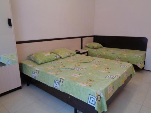 Tempat tidur dalam kamar di Guest house Vitol