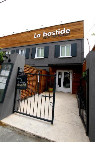 a building with a gate in front of a lat bookstore at Hôtel La Bastide in Hyères